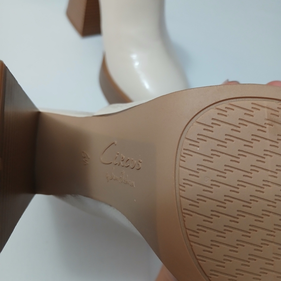 Elegant Cream Mules by Cleres M - Picture 7 of 11